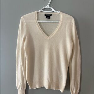 Lord & Taylor Soft Cream/off white V-Neck 100% Cashmere Sweater
